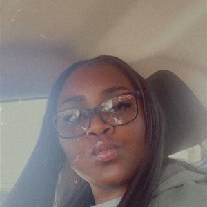 Meet your Posher, Adrianne